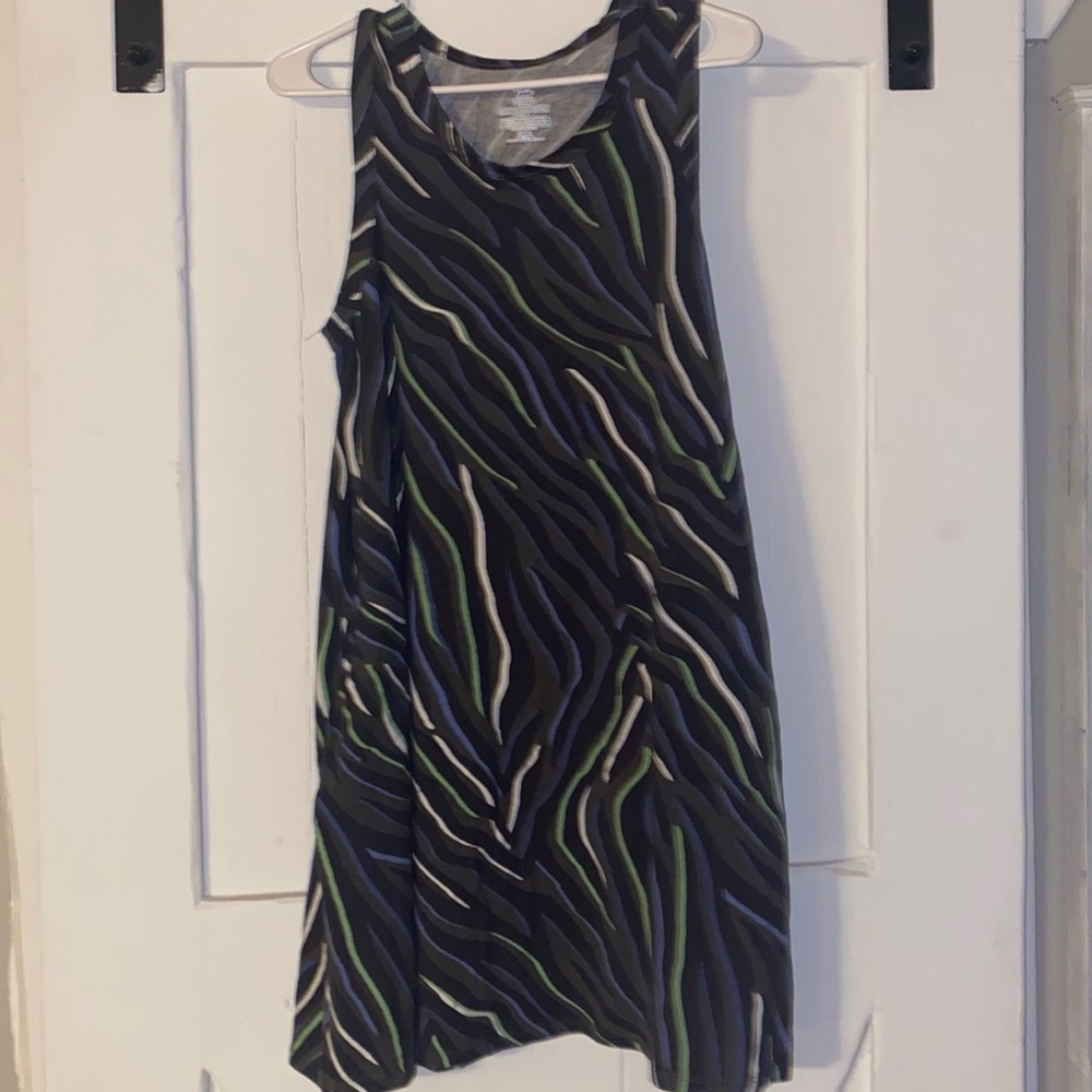 Secret Treasures gown with pockets on each side. Size 16/18